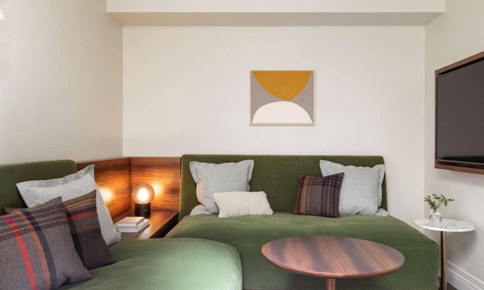 Downtown Seattle Hotel | Experience Modern Seattle Luxury! Onsite Restaurant, Bike Rental Onsite