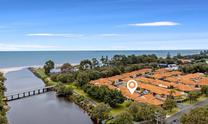 West Busselton House | Experience Ocean Breeze Villa - beautiful, spacious and perfect place