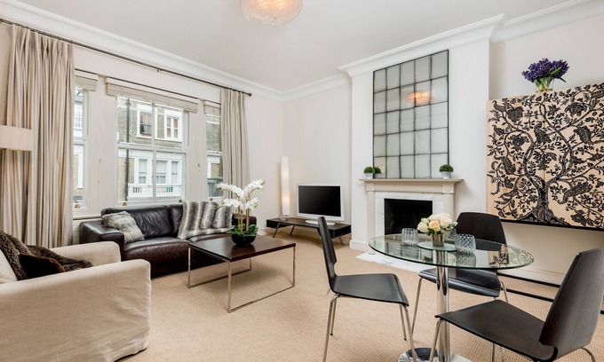 Pembridge Apartment | Experience Serenity and Comfort in Our Cozy, Spacious, Quiet and Bright Flat.
