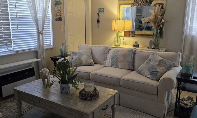 Old Naples Apartment | Experience the best of Downtown Naples