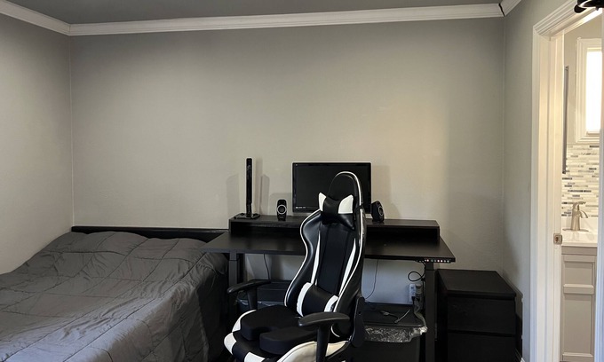 East San Jose Apartment | Experience the Lifestyle in this cozy studio in the heart of Silicon Valley.