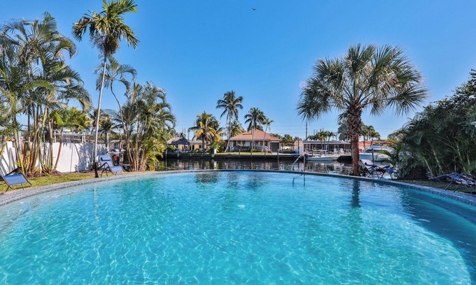 Fort Lauderdale House | Experience the enchanting allure of a tropical oasis.