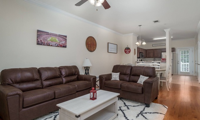 Tuscaloosa Condo | Experience Tuscaloosa's Best at Crimson Comfort - Your Perfect Getaway!