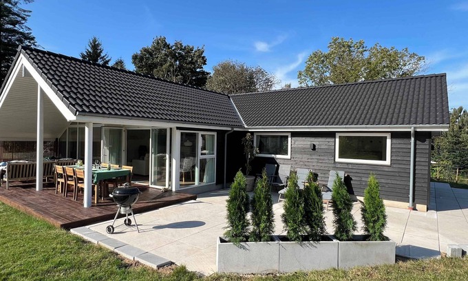 Lundby House | Explore bay and nature in pretty Kostræde Banker