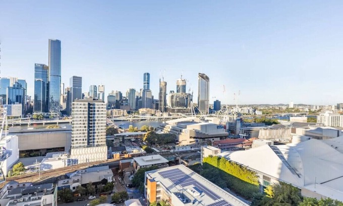 South Brisbane Apartment | Explore BNE from our Cute 1-Bed Apartment