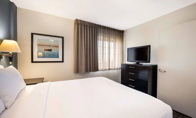 Braintree Hotel | Explore Boston’s Best in Urban Haven | Near Museums & Top Attractions