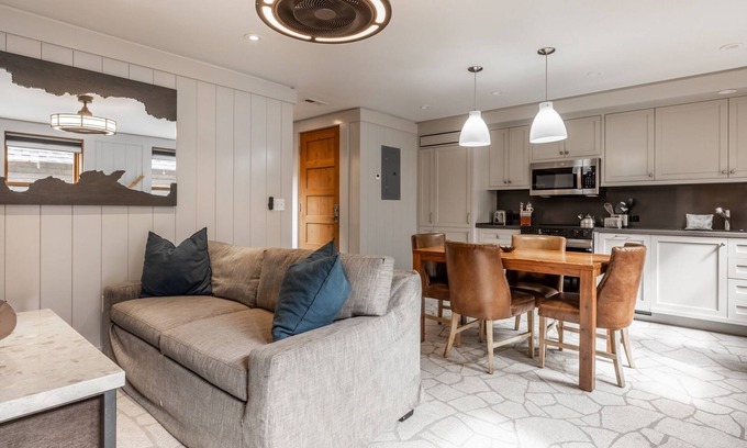Homewood Cottage | Explore Fall at North Lake Tahoe! Cozy Cottage Near Ski Resort and Beach