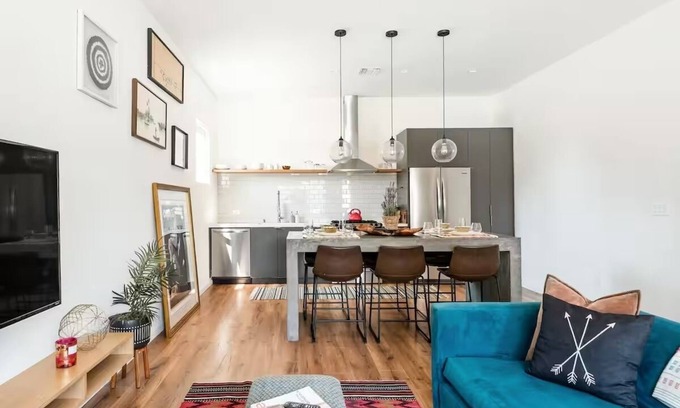 Circle Area House | Explore Long Beach on Included Bikes - Modern 2 Bd Home