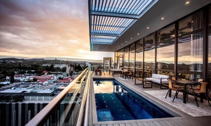 Windhoek Central Apartment | Explore Stunning Views In Namibia: Rooftop Pool, Free Parking! Near to Zoo Park!
