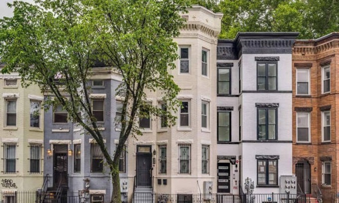 Truxton Circle House | Explore the Vibrant Neighborhood of NoMa! 2-Level Spacious Rowhouse!