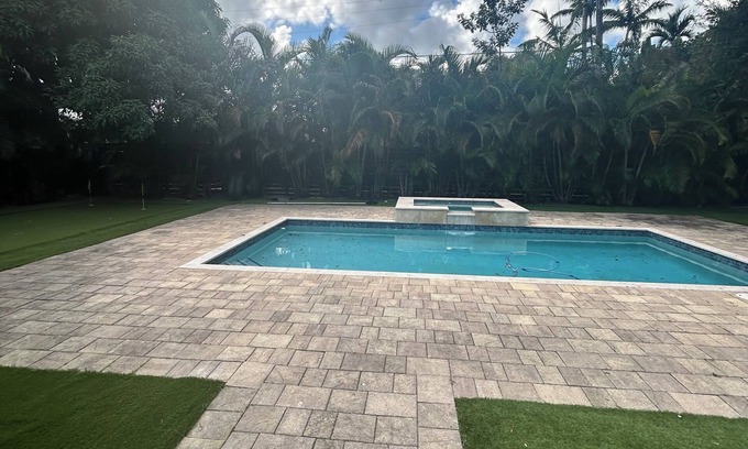 Miami Shores Villa | Exquisite 3-bedroom villa With Pool/Jacuzzi Miami Shores