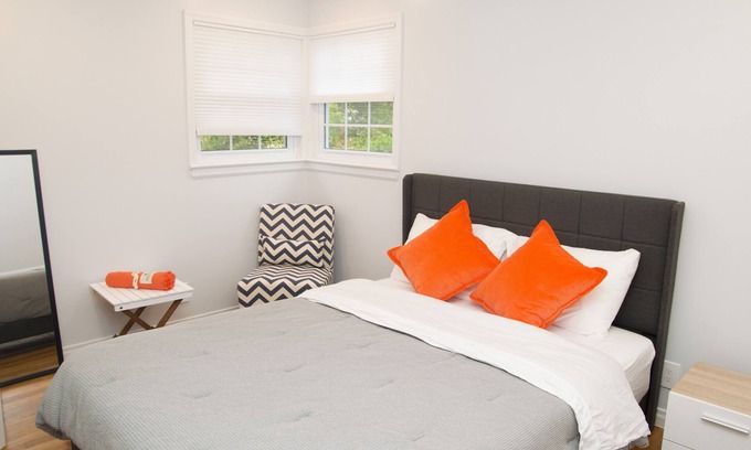 Queens House | Exquisite 5 BR, 2 B home in the NYC area 10 minutes from JFK in a quiet area.