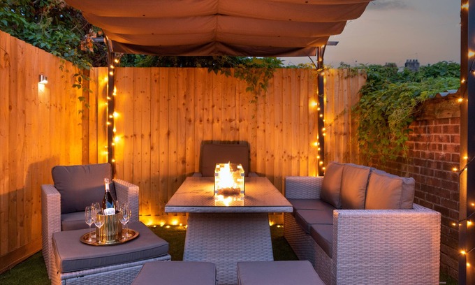 Penylan Apartment | Exquisite Cardiff Apartments- with Garden Lounge & Games Room