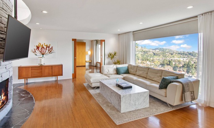 Greenbriar House | Exquisite City Views