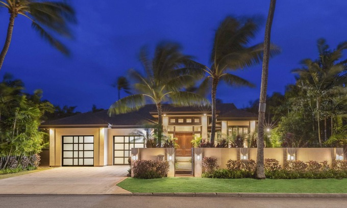 Kahala House | Exquisite home, pool, spa near Kahala Beach!