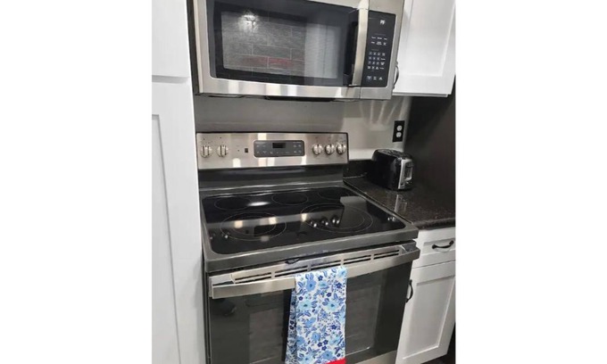 Grand Prairie House | Exquisite Home with Free Parking
