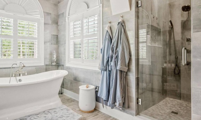 Murrells Inlet House | Exquisite Luxury, 10 Mins to Restaurants, Beach, and River in Gated Community