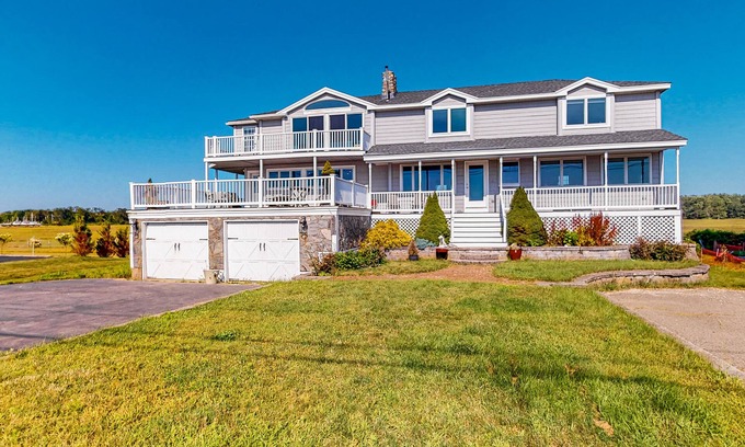 Rye House | Exquisite oceanfront home with fireplace, balcony, AC & W/D