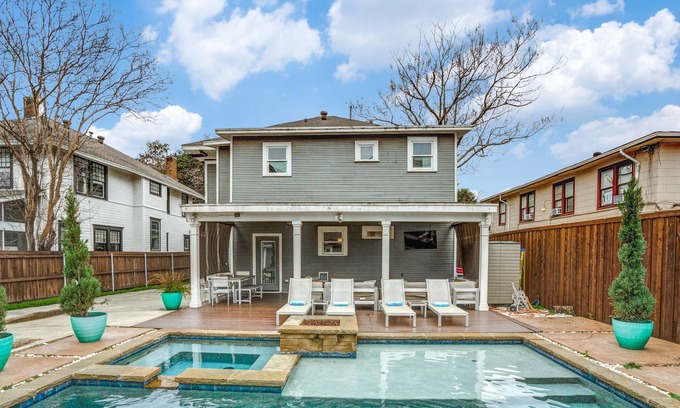 Old East Dallas Villa | Exquisite VIP Dallas Retreat: Walk to Restaurants