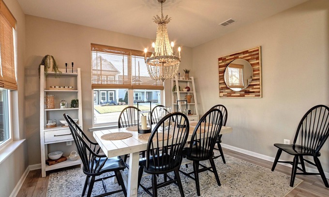 Frankford House | Exquisitely Furnished 3 bed/2.5 bath Townhome in Ocean View Beach Club Community! Wifi, Pool, Fitness Center, Sauna, Billiards, Weekend Shuttle!