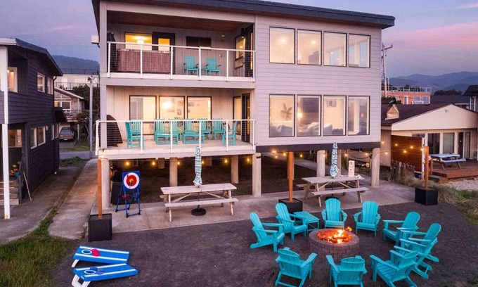 Rockaway Beach House | Extraordinary Beach and Oceanfront Views, Pet Friendly, Hot Tub & Fire-Pit, Luxury