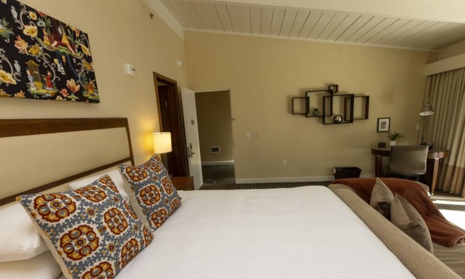 Downtown Monterey House | Extravagant Manor Close to Asilomar State Beach! Private Pool & Kitchen, Parking