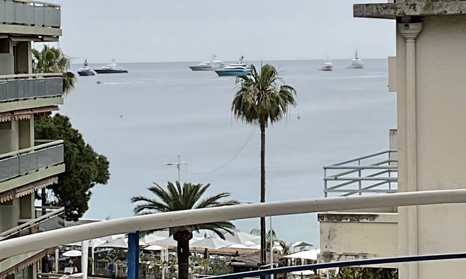 Juan-les-Pins Apartment | F2 50 m from the sandy beach
