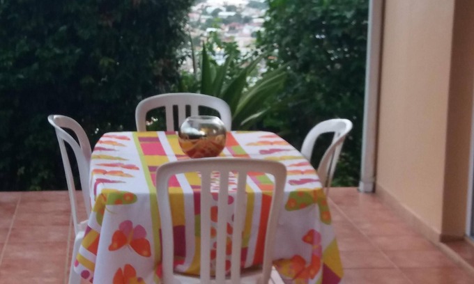 Fontaine de Moutte Apartment | F2-Bas de Villa-Non Smoking- Quiet area of Fort de France - Airport 10 min away