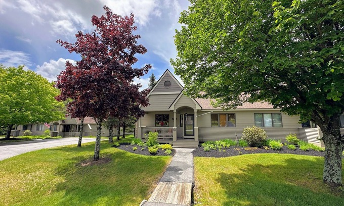 Bretton Woods House | F27 Luxurious Mt Washington Hotel golf course home! Wifi, cable, air conditioning, dog friendly!