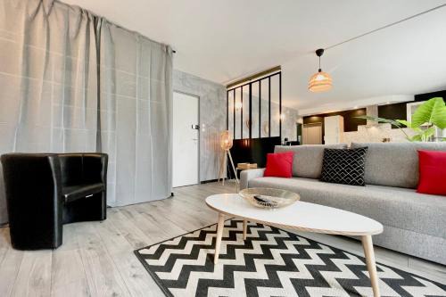 Quartier Exposition-Bajatiere Apartment | #F7 The contemporary 6 sleeps Wifi tramway