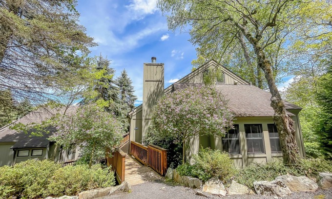 Thayerville House | Fab Lakeview Home with Lake Access + Dock Slip!