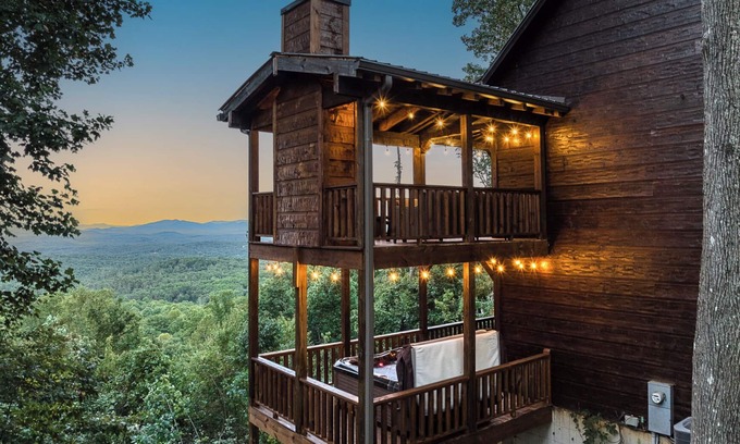 Natures Courtyard Cabin | Fab-VIEW-lous 4-bdrm cabin w/Hottub, LUX theater, outdoor fireplace & firepit