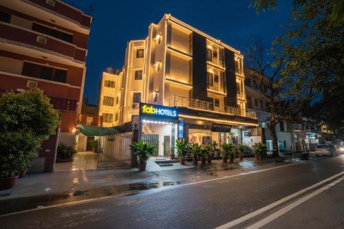 Saket Hotel | FabExpress Anutham Saket