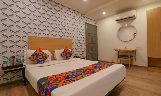 Chhatarpur Hotel | FabExpress Chattarpur Enclave - Opposite Tivoli Garden