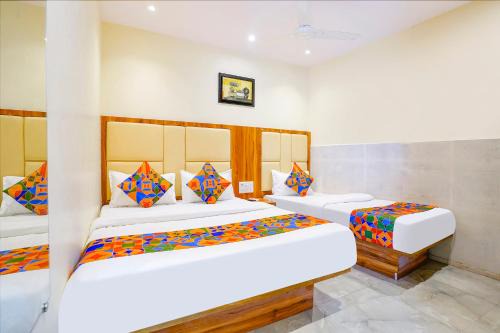 Dharavi Hotel | FabExpress Emirates Suits