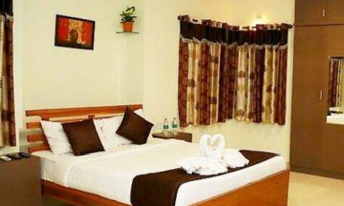 Vyalikaval HBCS Layout Hotel | Fabexpress Mann Pasand Inn