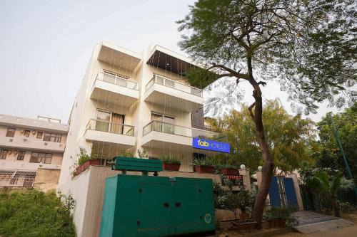 Gurugram Hotel | FabHotel Daffodils