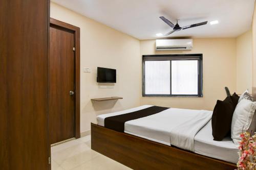 Dumdum Hotel | FabHotel Gokul Residency