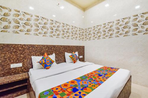 Vrindavan Hotel | FabHotel Maa Gayatri Sadan - Nr Pram Mandir Shree Banke Bihari Temple