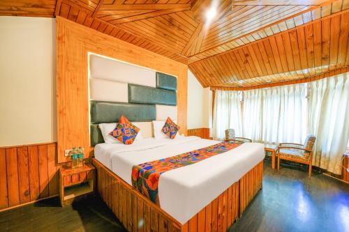 New Manali Villa | FabHotel Mountain View Cottage