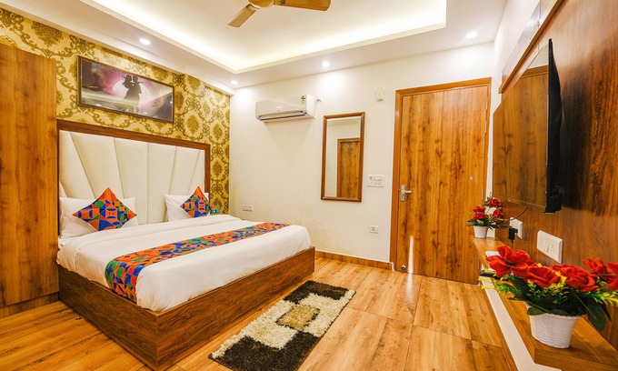Delhi Hotel | Fabhotel Shree Jii Luxury