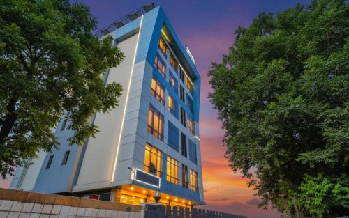 Sushant Lok Hotel | FabHotel Shubhangan - Nr Bandra