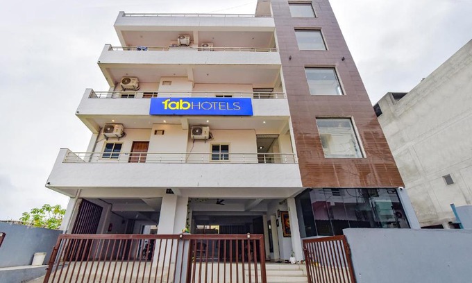 Dehradun Hotel | FabHotel The Bird House