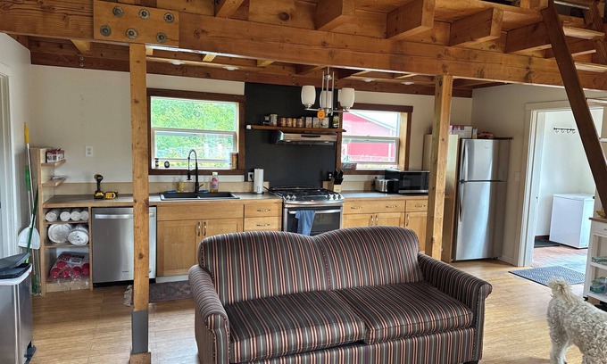 Womens Bay Cottage | Fabulous 1-bedroom w/Loft cottage in Kodiak
