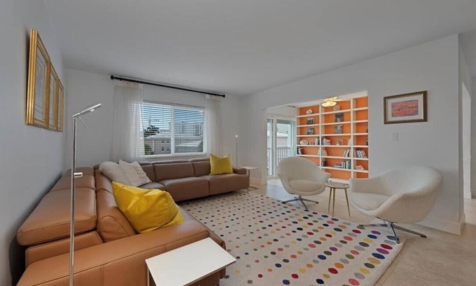 Moorings Condo | Fabulous 2-bd. condo across the street from Naples beautiful sandy white beaches