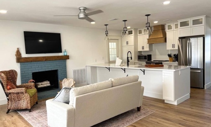 Springs at Kings Bay House | Fabulous 2-bedroom waterfront house on Canal in Crystal River.