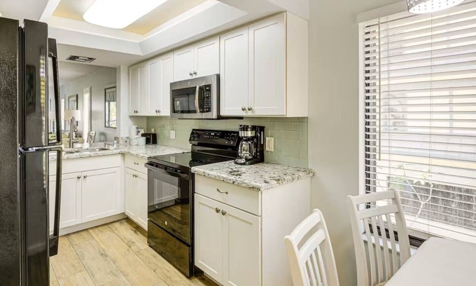 Marathon Condo | Fabulous 2-bedroom condo with AC in Marathon