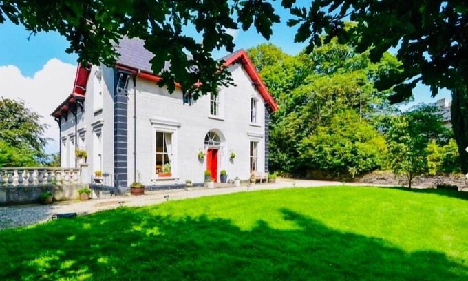 Londonderry Villa | Fabulous 6 Bedroom Victorian Period House