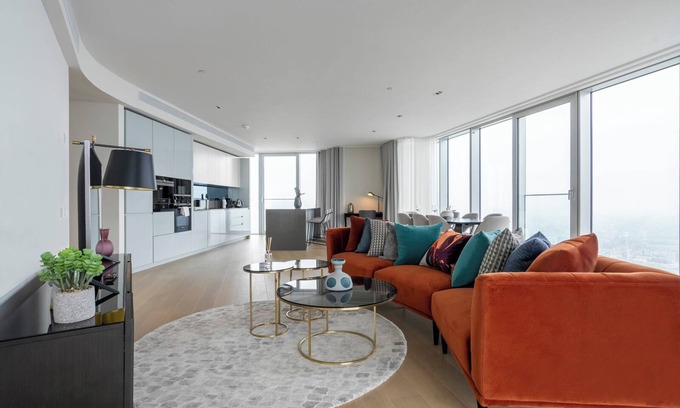 Canary Wharf Apartment | Fabulous three-bedroom apartment by the river