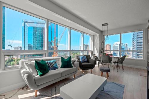 Willowdale Apartment | Fabulous Toronto 2Br 2Ba Condo Free parking Pool Gym